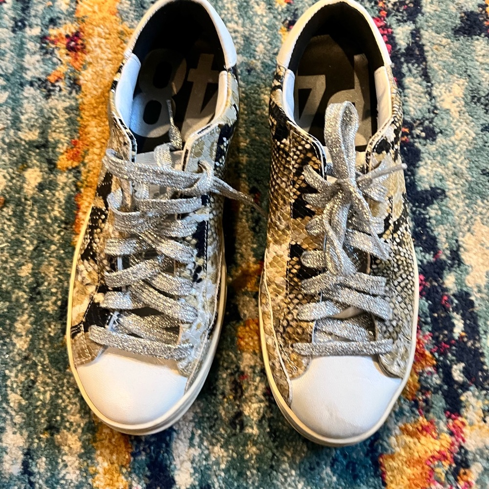 P448 sneakers EUC